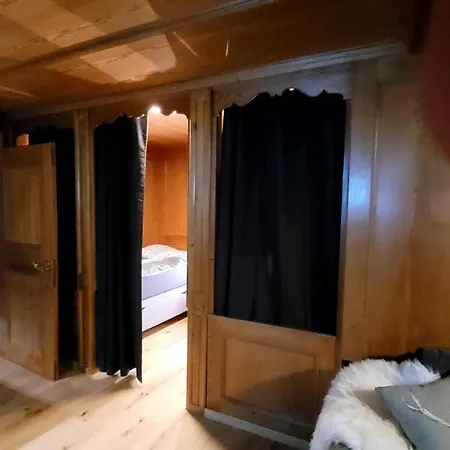 Fewo's Und Apartment's Blaues Haus * 达沃斯