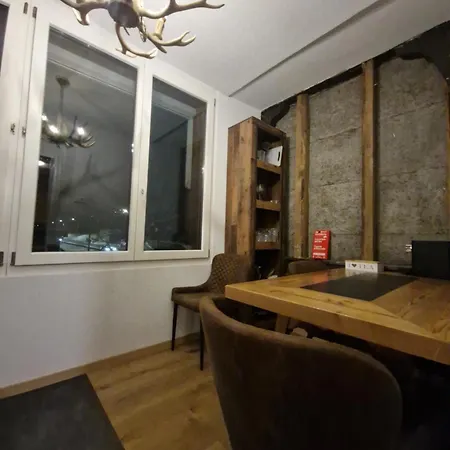 Fewo's Und Apartment's Blaues Haus * 达沃斯